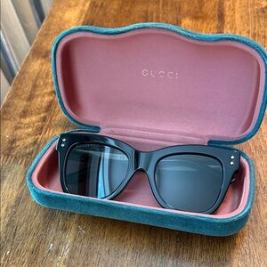 Gucci Women's Black Sunglasses Interlocking G Wayfarer